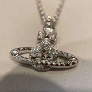 Ontwerpers juwelen Vivienne Ouyang Nana dezelfde stijl als de keizerin Dowager Micro ingelegd met diamanten diamantvormige Saturn -keten Tiktok Net rode sleutelbeen ketting ba