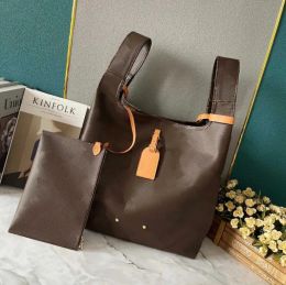 Diseñadores Bolso de hombro de moda para mujer Bolso de mano de gran capacidad Moda versátil para desplazarse Bolsas al aire libre Bolsas de compras de flores clásicas