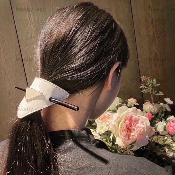 Diseñadores Horquillas de cuero Diseñador de lujo Accesorios de joyería Mujeres Horquillas triangulares para el cabello P Etiqueta de metal Diadema Tocado para niña con caja