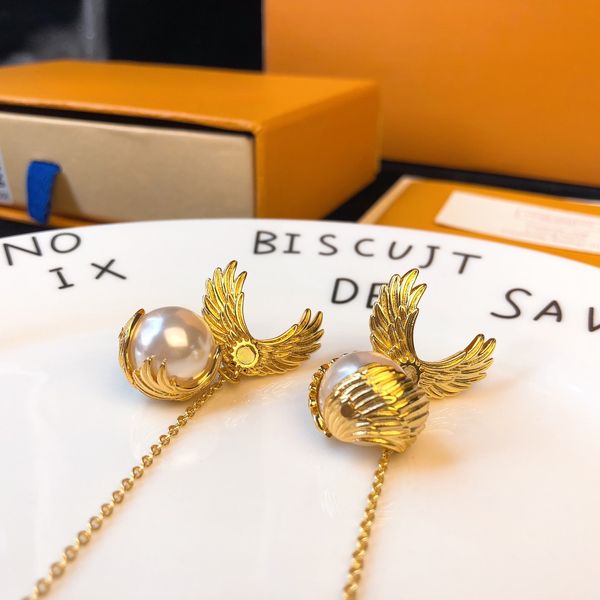 Diseñadores Louiseits Viutonits Moda Pearl Gold Wings Circle Logo Angel Stud Pendientes Pendientes elegantes con temperamento simple Regalo de joyería