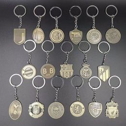 Designers Luxurys Keychain Football Logo Sangles en cuir Design Car Backpack Pendant Fashion Casual Polyvalent Keychain Différents styles Matériel acrylique bien bon