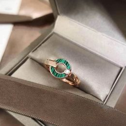 Diseñadores lujos anillo de mujer con diseño de diamante temperamento anillos versátiles Regalo del día de San Valentín joyería estilo de moda joyería de calidad muy agradable
