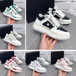 Diseñadores MA1 Moda Zapatos casuales MA2 Zapatillas de cuero Hombres Mujeres Plataforma Zapatos con cordones bajos Zapatillas de deporte en polvo verde blanco y negro con caja