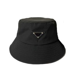 Diseñadores Hombres y mujeres Sombrero de cubo Sombreros ajustados Sol Prevenir Bonnet Beanie Snapbacks Vestido de pesca al aire libre Gorros Fedora impermeable260n