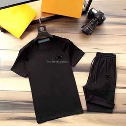 Diseñadores de pistas para hombres Camiseta pantalones pantalones cortos de dos piezas Fashion Fashion Tshirts Jogger Jogger Jugger Trajes de alta calidad TEES TEES