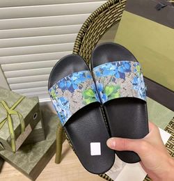 Diseñadores Diapositivas para hombre Diapositivas para mujer Zapatillas de moda Cuero de lujo Pisos de goma Sandalias Floral Zapatilla Verano Zapatos de playa Mocasines Gear Bottoms Sliders 888