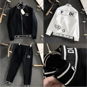 Ontwerpers Heren Tracksuit Modemerk Men Running Track Suit Spring Herfst Mens Tweedelende sportkleding Casual stijl Pakken K4VZ#