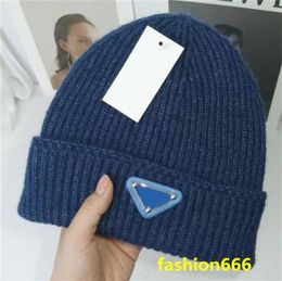 Designer Uomo Donna Cappelli in lana a tesa larga Autunno e inverno Cappello a secchiello Sun Prevent Bonnet Widehat tinta unita lettera berretto con teschio lavorato a maglia camionista cappelli aderenti guanti