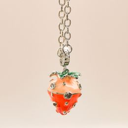 Designers NOUVEAU Collier plaqué argenté 925 Collier pendentif en forme de fraise à la mode