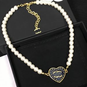 Designers NOUVEAU Collier de bijoux de mode luxe 18 carats en or Perle de haute qualité associée à un pendentif en forme de cœur charmant Collier pour femmes
