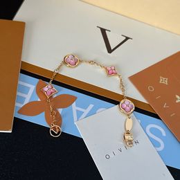 Diseñadores Nuevo marcador de pulsera chapada en oro Joyas rosas Románticas Pulseras de regalo de amor Fashionable Chica encantadora brazalete de alta calidad con caja de bodas Regalo de boda