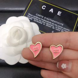 Diseñadores Nuevos pendientes chapados en oro Diseño rosa en forma de corazón para chicas lindas de moda Pendientes de alta calidad de alta calidad con cajas exquisitas regalos