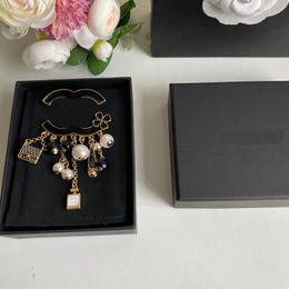Designers Broches de bijoux de bijoux luxe 18 carats en or 18k plaqués à la mode petit pendentif brrroiches charme filles