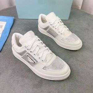 Diseñadores Zapatos casuales Letra P para mujer Estilo británico Cuero de vaca con cordones Zapatos deportivos Caja blanca verde