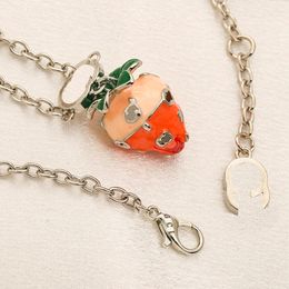 Diseñadores Nuevo collar colgante de fresa boutique 925 plateado chapado de moda linda niña collar de alta calidad regalo de collar de alta calidad.