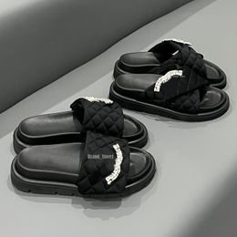 Ontwerpers nieuwe stijl luxe dames slippers boorknop rhombische kruising slipper mode casual comfort veelzijdige lente zomers sandaal slippers