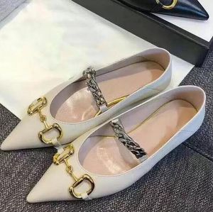 Designers chaussures habillées plates pointues 100% cuir luxe chaîne en métal dames lettres paresseuses mule princesse fête mariage voyage maison loisirs sandales