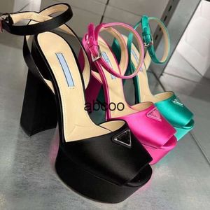 Designers strass sandales de luxe plate-forme talons chaussures habillées femmes boucle triangle classique embellie bride à la cheville 13 cm sandale à talons hauts 34-40