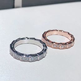 Ontwerpers Ring Mode Vrouwen Sieraden Gift Luxurys Rose Gold Band Ringen Designer Volledige Diamond Mannelijke en Vrouwelijke Paar Sieraden Geschenken Eenvoudige Veelzijdige Stijl erg leuk