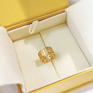 Designer-Ringe, Luxus-Liebesringe, Damenringe, klassischer Luxus-Designer-Schmuck, Damen, trendige Mode, Legierung, Jahr, Jahrestag, Geschenk, sehr gut