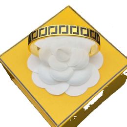 Designers S Diamond Bangle pour femmes hommes lettres d'or Sier Bracelets pour amoureux bijoux de fiançailles de mariage 2308267Z