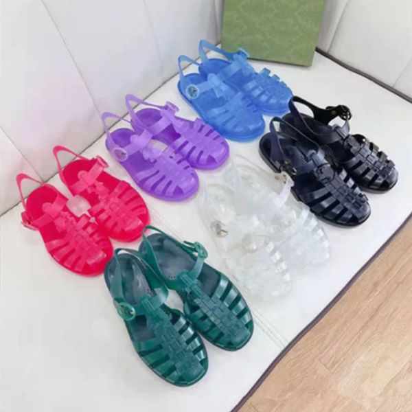 Diseñadores Sandalias Zapatillas de goma clásicas Sandalias de jalea Zapato casual plano Alfabeto Colores del caramelo Zapatos romanos al aire libre Tamaño 35-42