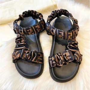 Ontwerpers Sandalen Luxe Parijs Dames Slippers Mode Zomer Meisjes Strand Dames Sandaal Slippers Slippers Loafers Sexy Geborduurde Schoenen Maat 35-42