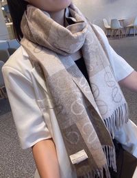 Ontwerpers Sjaals Nieuwe dubbelzijdige tweekleurige wollen sjaal Lowe Zuid-Koreaanse dezelfde stijl warm in de winter met kwastjessjaal 40x200cm