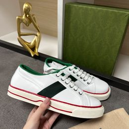 Chaussures de créateurs Toile Casual Chaussures Luxurys Designers Femmes Chaussure Italie Vert et rouge Web Stripe Semelle en caoutchouc Stretch Coton Low Top Hommes Baskets 015