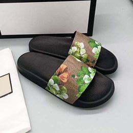 Designers chaussures pantoufle Slide Sandals Pantoufles plates noir abeille tigre floral fleurs sandale Toile verte Mode luxe plage d'été g Slider Slides g pour femmes hommes