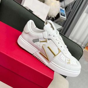 Designers Chaussures Walenttino Shoes High Couple Sports Top Summer Quality Fin Fin Spring Nouveau Designer Womens Mens Calf Cuir Shoe Leisure Casu 7geg