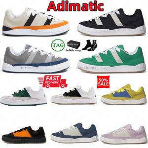 Diseñadores Skate Casual Shoes Hombres Mujeres Low Shark Bread Suede Leather Suelas gruesas Cordones anchos Nacieron en la década de 1996 Adimatic Returned Multiple Classic