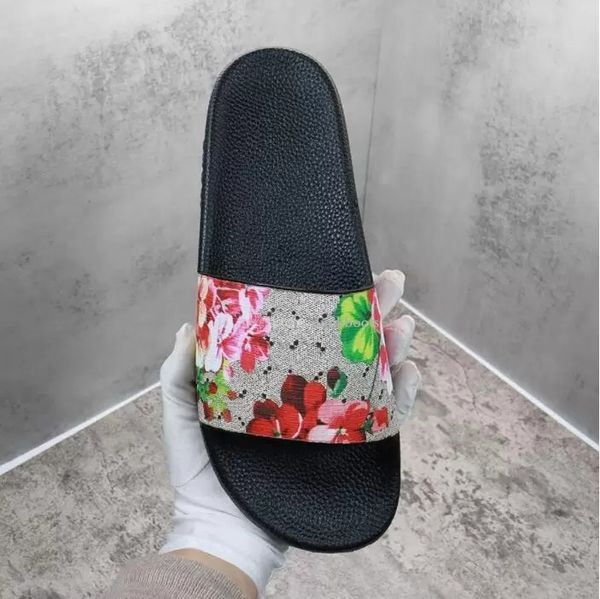 Zapatillas de diseñador para mujer Diapositivas para hombre Floral Brocade Flats Gear Bottom Tiger Snaker Ace Bee Flop Flip Scuffs Casual Fashion Beach Sho