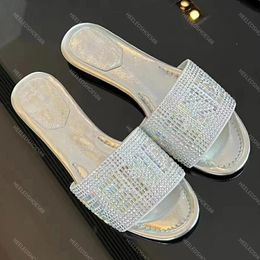 Diseñadores Zapatillas Sandalias Zapatos para mujer Diapositivas Moda Rhinestone Sandalia Cómoda Oro Plata Zapatos casuales Tacón plano Novedad Zapatilla 35-42