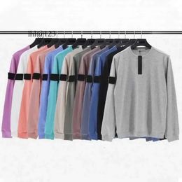 Diseñadores Stones Island Classic Badge Manga Camisa de fondo largo Hombres y mujeres Parejas Sueltas Algodón simple Versátil Pull B Venta al por mayor 2 piezas 10% de descuento