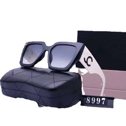 Ontwerpers Zonnebrillen voor Dames Brillen UV-bescherming Mode Zonnebril Letter Casual Brillen Strand Reizen Moet heel goed zijn