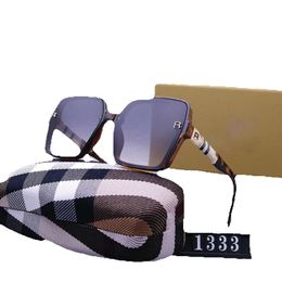 Ontwerpers Zonnebrillen Populaire Dames Heren Bril UV-bescherming Mode Zonnebril Letter Casual Brillen Strand Reizen Moet heel mooi zijn