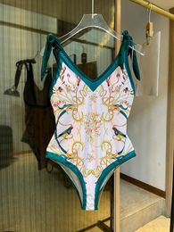 Diseñadores V Cuello One Piece la correa Swimsuits Summer Summer Halter Swimwear Traje de baño de una pieza Bikini acolchada