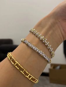 Diseñadores Bracelet de encanto de diseñadores Dieciséis Piedra y verdadera serie Gold Sier Fashion Gold Mujeres Joyas de boda de San Valentín con caja