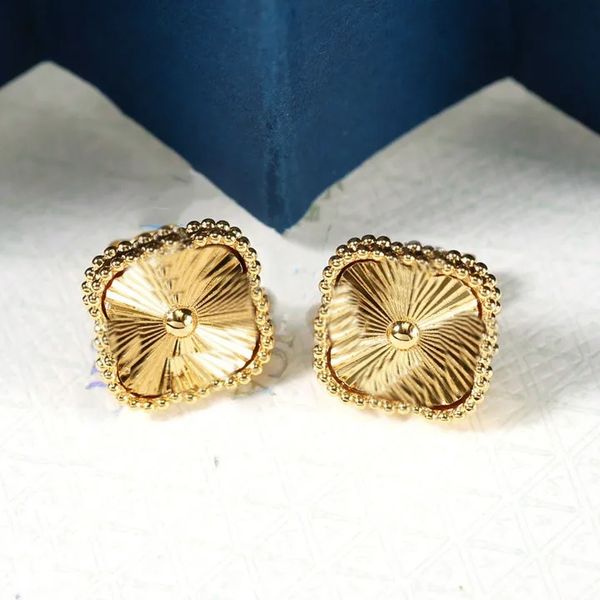 Diseñadores Vintage cleef Trébol de cuatro hojas Charm Stud Pendientes Volver Elegent flor shell Plata Moda 18K Gold Fill para WomenGirls Regalo de joyería de boda de San Valentín