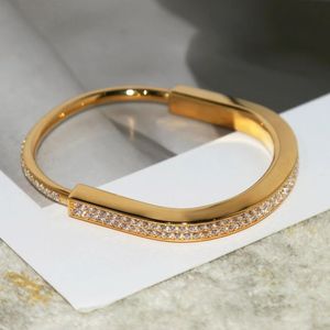 Ontwerpers Vintage Hot Brand Volledige diamanten armbanden sieraden voor vrouwen Designer Bangles Pure Sterling Sier Party Lock Bracelet modieus en veelzijdig