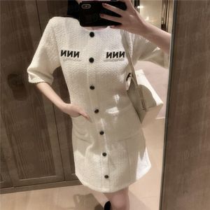 Diseñadores Vestidos blancos para mujeres Carta bordada Vestido de moda Manga corta Faldas de verano Ropa