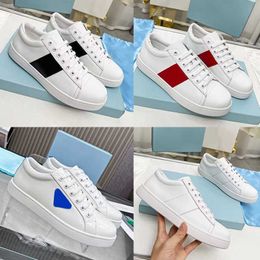 Diseñadores Mujer Zapatos casuales Hombres Zapatillas de deporte de cuero cepillado Zapato de plataforma Moda Pequeños zapatos blancos Zapatillas de deporte Tamaño 35-45 Con caja Bolsa para el polvo NO446