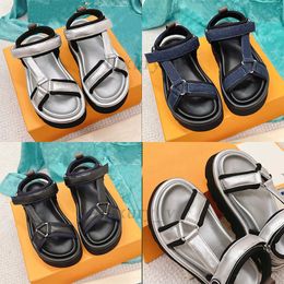 Ontwerpers Women Sandalen Pool Pillow Comfort Sandaal Hook Loop Fastener Platform Mules Kalfsin Rubber Slippers