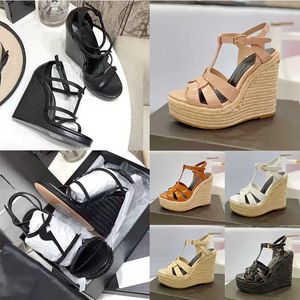 Designers Femmes Cassandra Sandales Dames Espadrilles Compensées Cuirs Vernis Noirs 10.5 CM Talons Hauts Boucle Réglable Filles Robe De Mariée Chaussures 35-41 Avec Boîte NO325