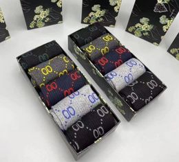 Ontwerpers Dames goedkope sokkenset voor heren Vijf paar luxe sport winter mesh letter bedrukte sok met doos