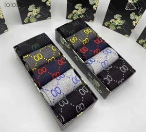 Conjunto de calcetines baratos para mujer de diseñador para hombre Calcetines estampados con letras de malla de invierno para deportes de lujo de cinco pares con caja BTKT''gg''