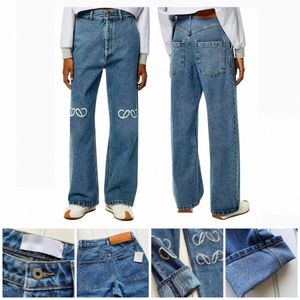 Ontwerpers Damesjeans Aankomst Hoge taille Straat Uitgeholde patch Geborduurde decoratie Casual blauwe rechte denim broek Merk Warme Loewee paarse jeans