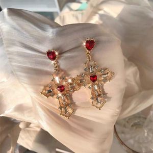 Boucles d'oreilles DesignStud Crystal de coeur rouge vintage pour les femmes croix en strass pende
