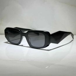 Designer zonnebrillen voor mannen en vrouwen luxe 17WF designer stijl anti-ultraviolet retro vierkante plaat full frame mode brillen willekeurige doos 17W U47L